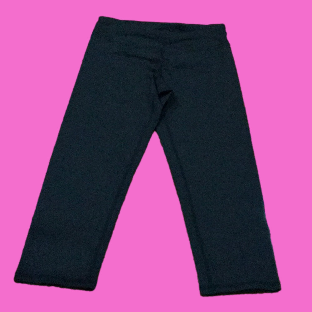 NWT Kensie black Capri leggings S